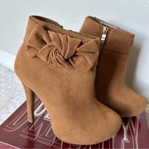 Delicacy Tan Ankle Boots with Bow Accent